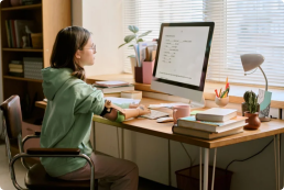 深学路 学习收藏焦虑 堆满资料的书桌